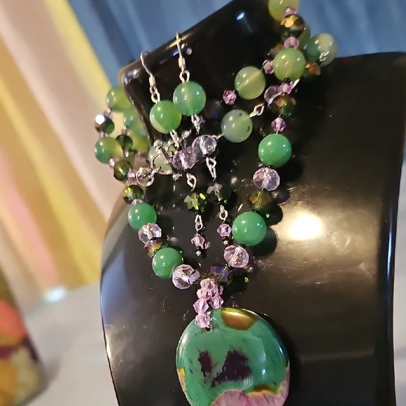 NWOT,Elegant Green Agate, AB Crystal  Purple Beaded Necklace Set - Picture 13 of 14